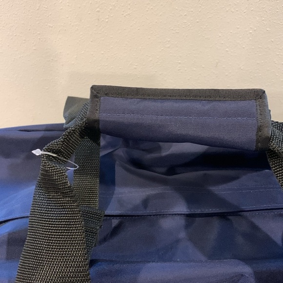 NWOT L.L.BEAN TRAVEL DUFFLE ROLLING BAG TWO WHEELS NAVY /BLACK - Picture 3 of 12